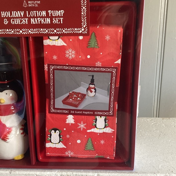 BNIB-3 Piece Set- Ceramic Penguin Soap Pump, 24 Hand Towels & Ceramic Towel Tray - Picture 11 of 16